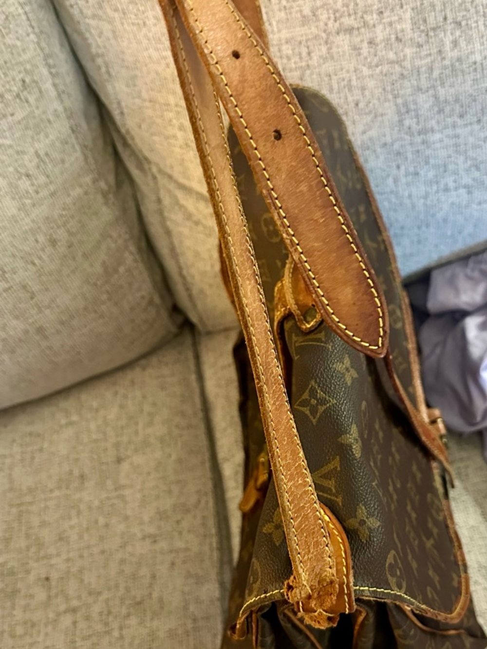 Well Loved! Louis Vuitton Brown Monogram Crossbody Messenger Bag - Samur 35 - Picture 4 of 9